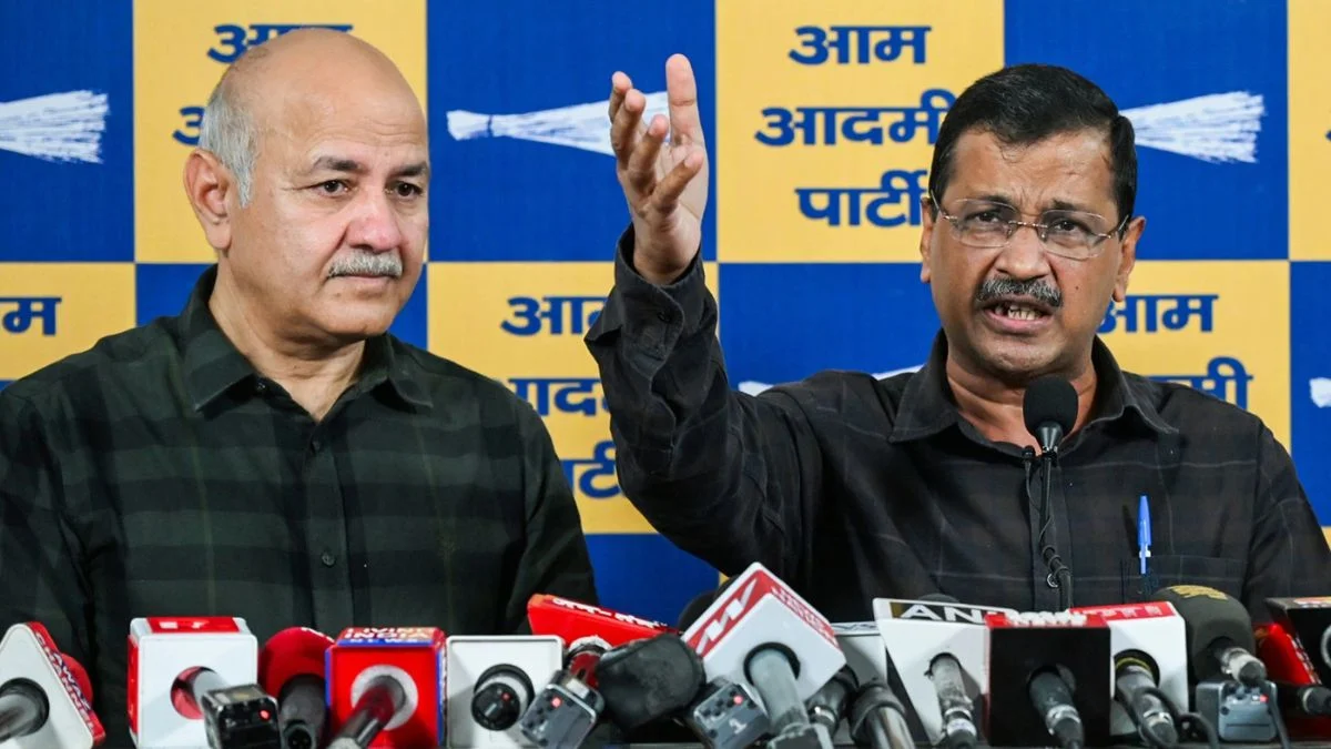 AAP की पहचान पर बड़ा सवाल — याचिका में मांग, चुनाव आयोग से पार्टी की मान्यता रद्द हो और केजरीवाल‑सिसोदिया अयोग्य घोषित हों